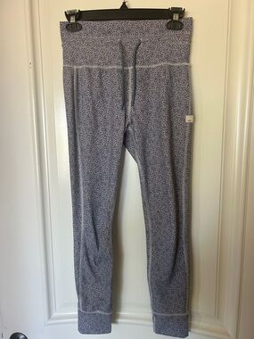 Vuori Daily Leggings, Light Heather Blue White Floral Pattern, sz Small